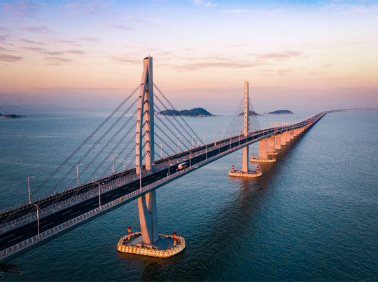 創(chuàng)世界之最！2.5個(gè)金字塔+2200萬(wàn)方砂石用量，港珠澳大橋通過(guò)驗(yàn)收