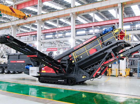 如何輕松應對礦山破碎篩分的場地限制和基建難題？履帶式移動破碎篩分站給你答案