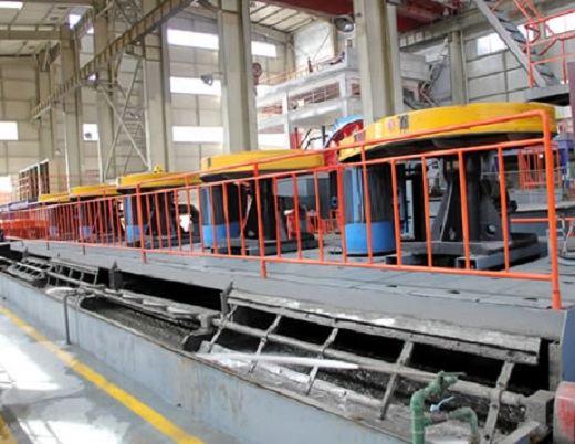 怎樣糾正永磁干式磁選機(jī)分選皮帶的跑偏現(xiàn)象？